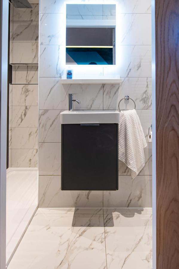 The Nest - Luxury 16 Person Apt W Jacuzzi & Parking بلاكبول المظهر الخارجي الصورة