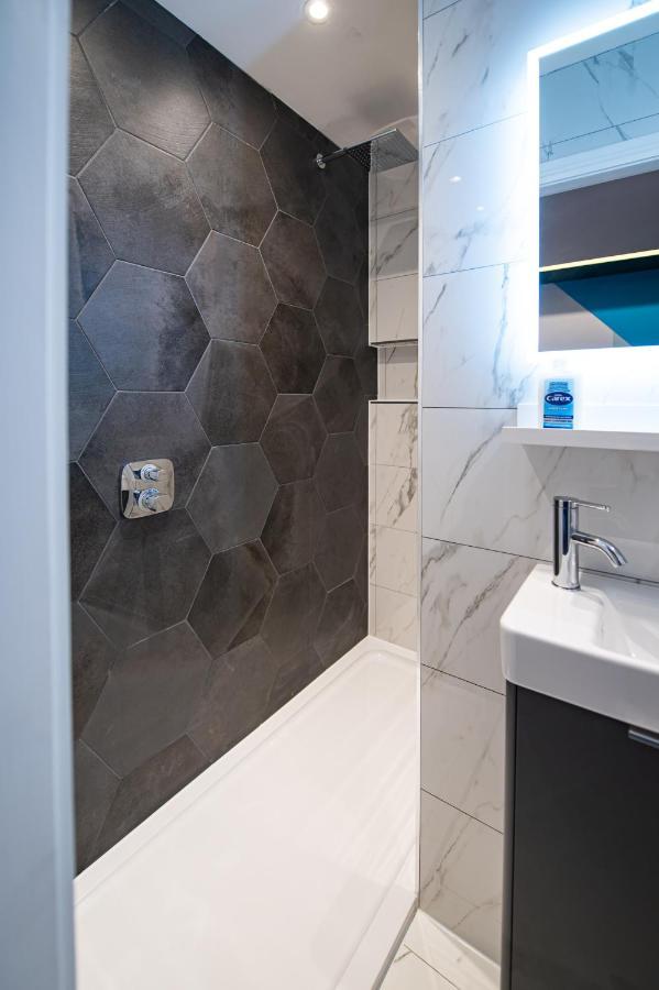 The Nest - Luxury 16 Person Apt W Jacuzzi & Parking بلاكبول المظهر الخارجي الصورة